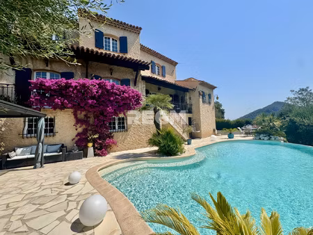 villa avec piscine secteur recherché