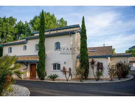 villa 6 pièces 231 m²