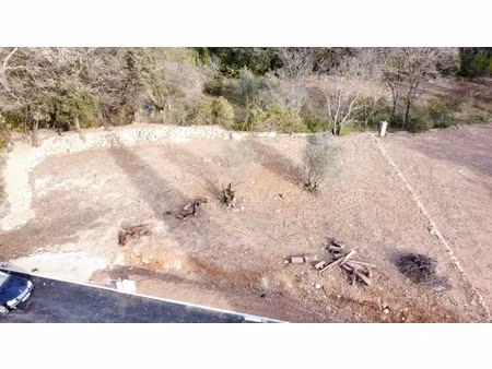 terrain - 725 m²