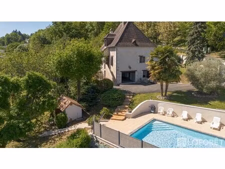 sanilhac - maison 6 pièces - 192 m2 - jardin - piscine - sous sol