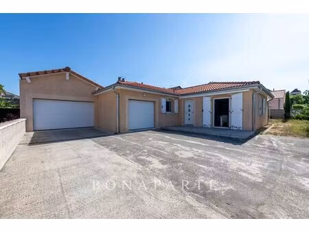 agréable maison de plain-pied avec double garage