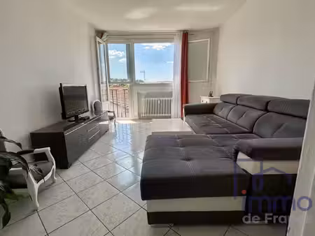 appartement t2/t3 avec balcon au chambon-feugerolles – idéal