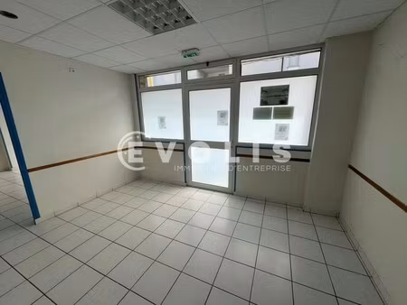 location commerce roissy en brie 77680 130m²