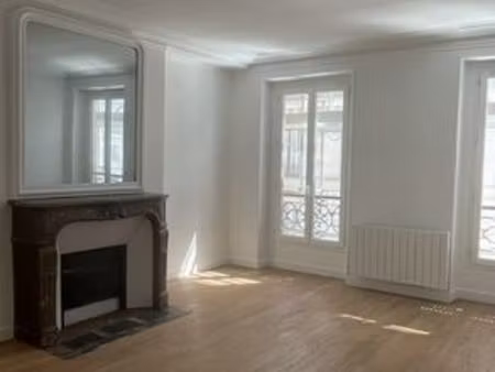 appartement de luxe de 3 pièces en location à chatelet les halles  louvre-tuileries  palai