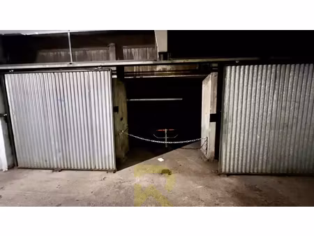 parking / box