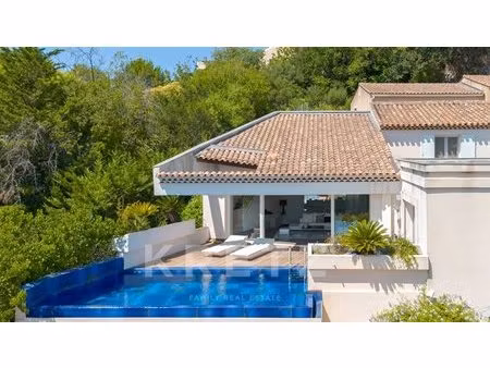 allauch villa contemporaine avec piscine à débordement et appa