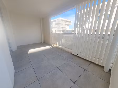t3 récent terrasse et parking
