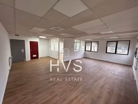 location bureaux 84 m²