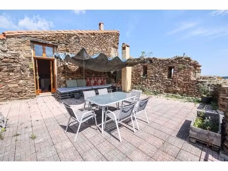 à vendre ancien château de charme situé dans un environnement exceptionnel à la bastide.