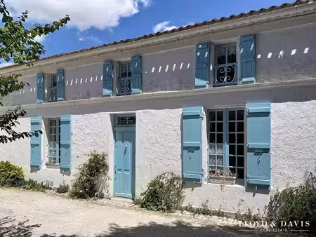 talmont : maison de pêcheur de 143 m² avec jardin au coeur du