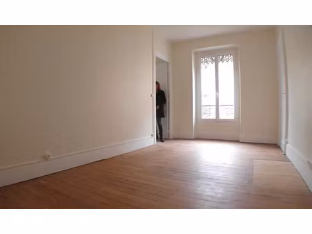 location appartement 3 pièces 73m2 grenoble 38000 - 885 € - surface privée