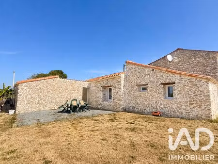 maison de campagne à vouvant (85120)