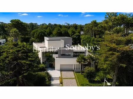 chiberta élégante villa contemporaine à deux pas des plages
