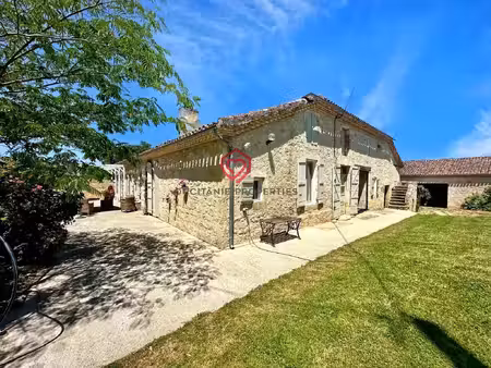 charmante ferme gasconne de plain-pied avec piscine et intimité