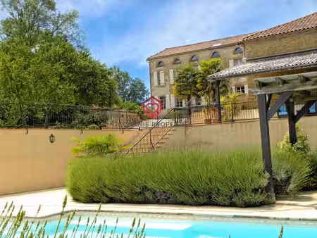 manoir de luxe avec vue sur la montagne et le paysage panoramique  piscine  et potentiel..