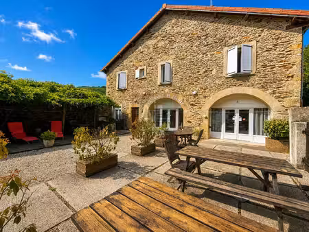 maison d'habitation avec gites