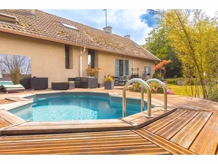 corps de ferme de caractère avec piscine  dépendances et équipements récents – corcelles-l
