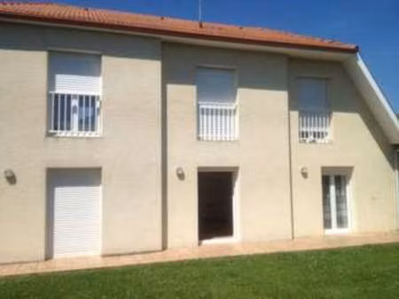 location appartement t1 à pau (64000) : à louer t1 / 24m² pau
