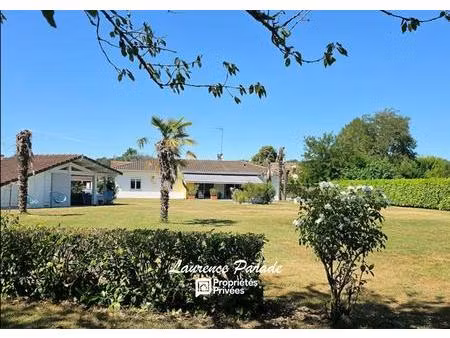 maison de plain-pied  7 500 m² de terrain arboré  garage  annexe