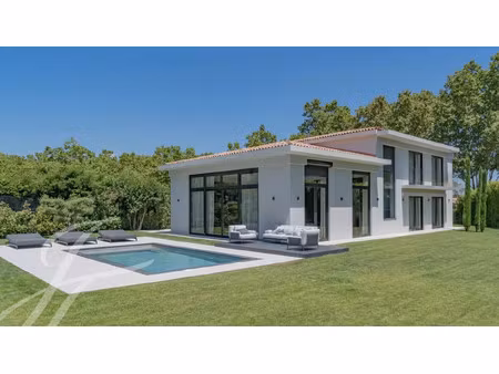 maison de luxe à louer dans le quartier les colles-camp lauvas-font de l'orme