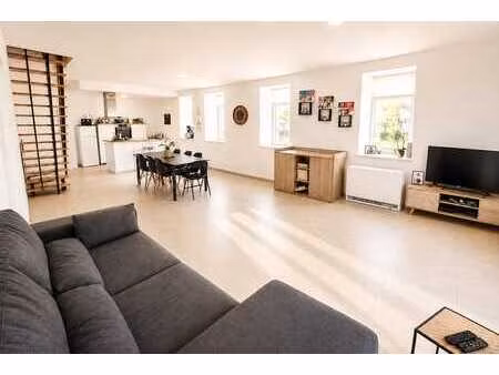 appartement avec terrasse offrant une vue sur la nature