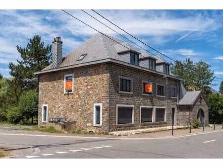appartement 1ch avec 2 places de parking et jardin commun