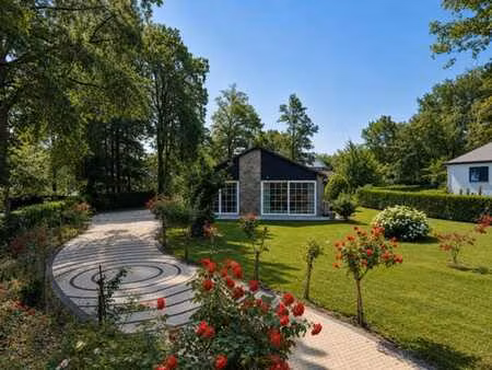 plain pied 2 à 3ch sur ± 1737m² de terrain