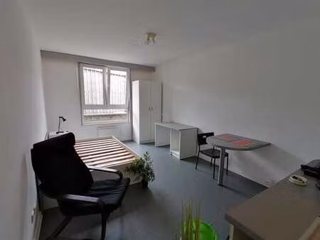 namur centre-studio uniquement etudiant - sans domiciliation