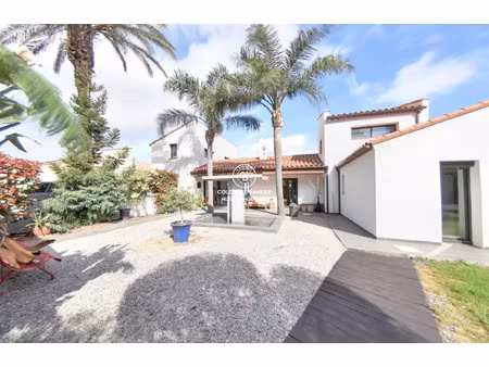 villa de luxe à vendre dans le quartier peripherie