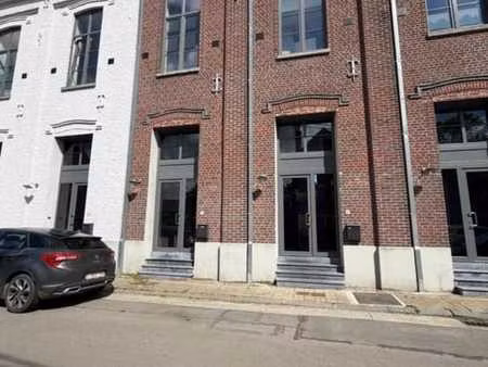 maison récente avec jardin