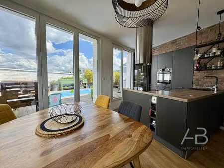 t4 de 72 64 m² – terrasse 35 m² – triple exposition – pa