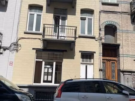magnifique rez-de-chaussée 85m² avec cour 30m²