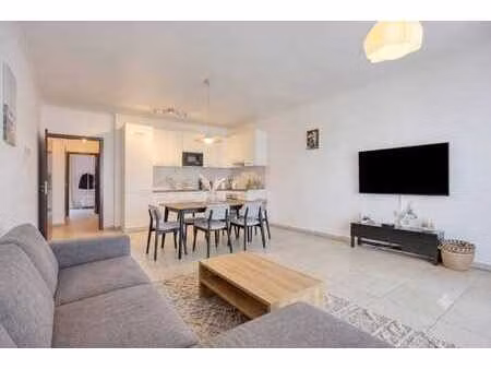 appartement de deux chambres récemment construit avec terras