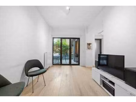 superbe appartement rdc 2 chambres + terrasse + parking
