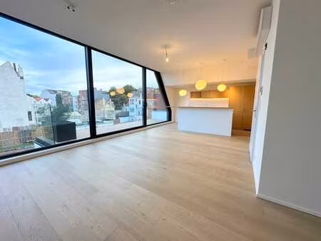 superbe penthouse neuf 2 chambres très bien situé
