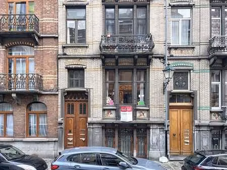 petit immeuble - bel appartement avec jardin !