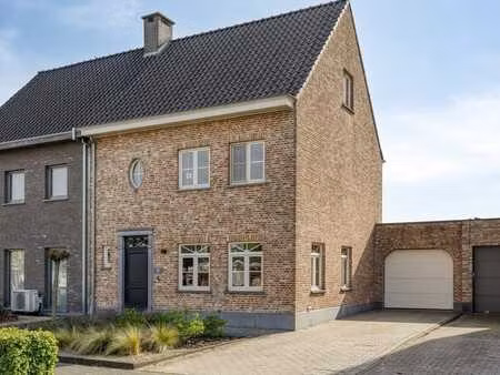 perfect onderhouden charmante pastoriewoning in rustige wijk