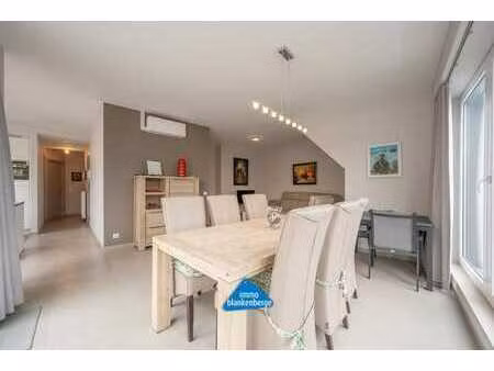 uniek dakappartement met 3 slaapkamers en 2 badkamers.