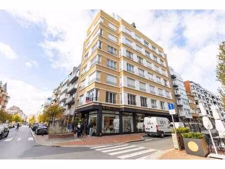 appartement entièrement rénové à vendre à knokke !