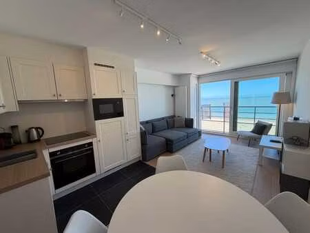 appartement rénové avec vue frontale mer !