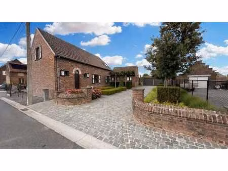 maison prête à emménager avec 3 chambres  magnifique jardin 