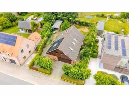 karaktervollevrijstaande woning met epc label a in wichelen.