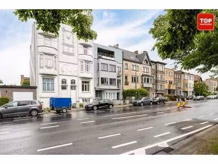 te renoveren appartement met privé-ingang en tal van mogelij