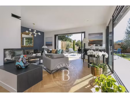 maison de luxe à vendre dans le quartier gressets-centre-garenne-bechevet