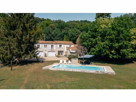 maison de luxe à vendre à puymoyen