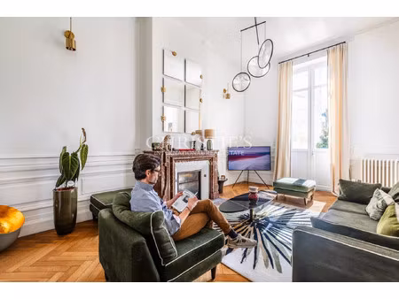 appartement de luxe à vendre dans le quartier hôtel de ville-quinconce-saint seurin-fondau