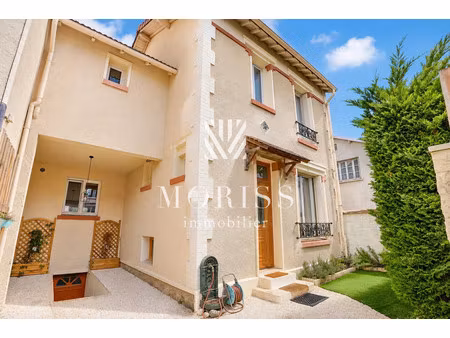 maison de luxe à vendre dans le quartier agent sarre-centre-les vallées-la garenne