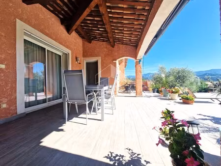 à vendre maison de plain-pied avec studio indépendant  piscine et prestations haut de...