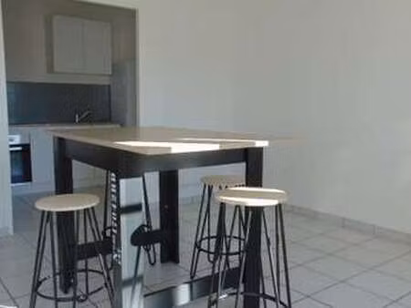 location appartement 3 pièces meublé à beaupreau (49600) : à louer 3 pièces meublé / 80m² 