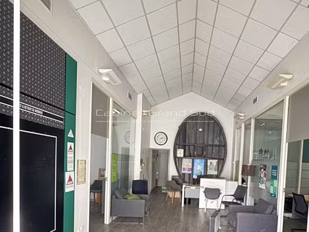 location local commercial